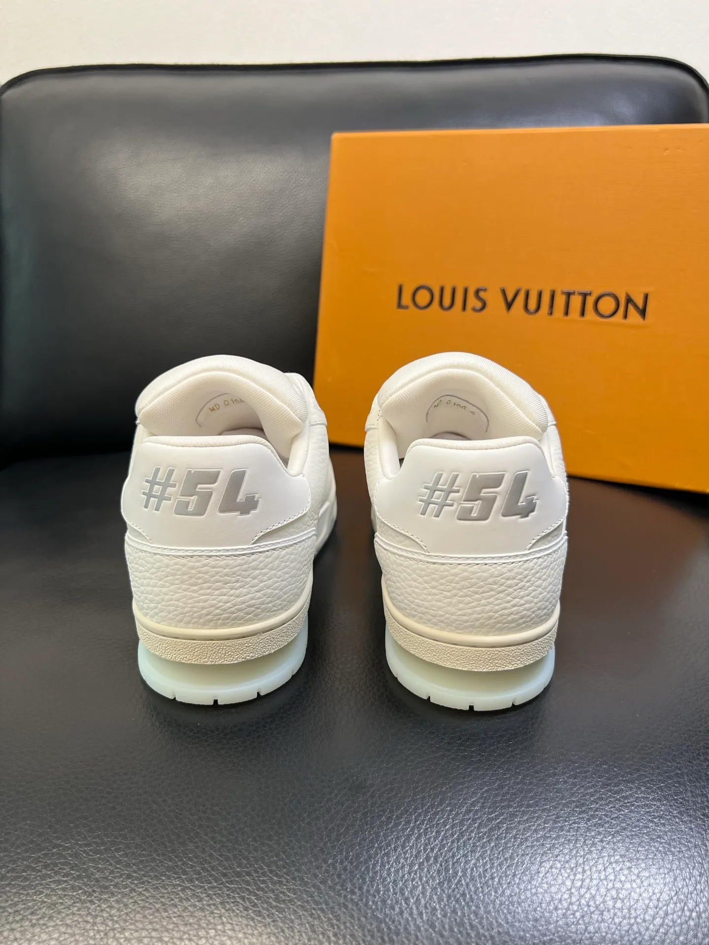 Men's shoes 💰900 Lv top purchasing agent Louis Vuitton, sports sneakers counter synchronization, uppers imported from Italy, high-quality splicing colorful complex crafts, imported mesh pads are soft and comfortable, soles: original soles specially provided by the original factory, T men's shoes 💰U exclusive movable molded soles super comfortable, original factory and single goods, high quality, welcome to compare, code number 39-44 (customized 38 45)